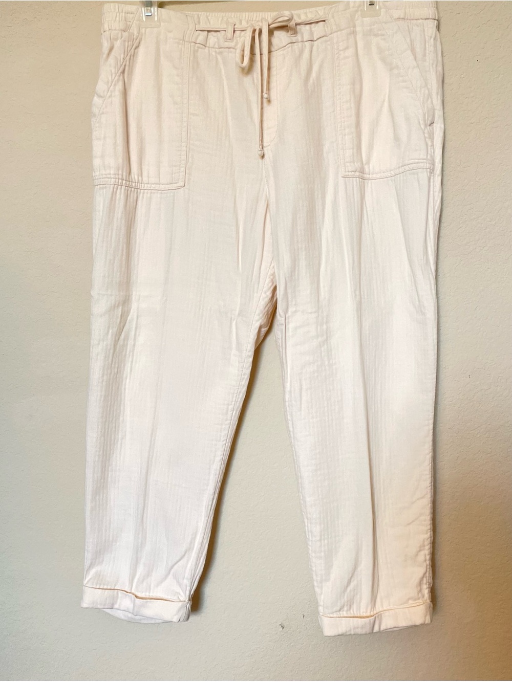 Old Navy Women's Cropped Drawstring Pants in Cream